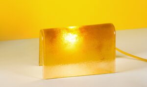 Vidrio flotado esmaltado entre dos capas termoformado